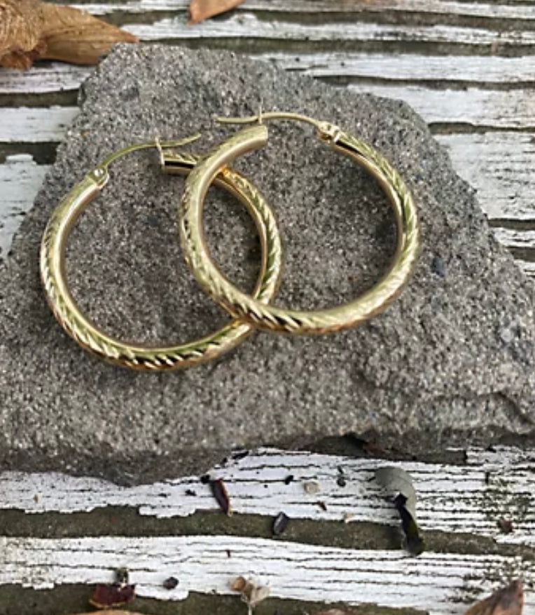 Stunner Hoops : 10k Gold Diamond Cut Hoop Earrings
